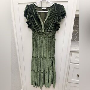 THML - Elegant Green Velvet Dress